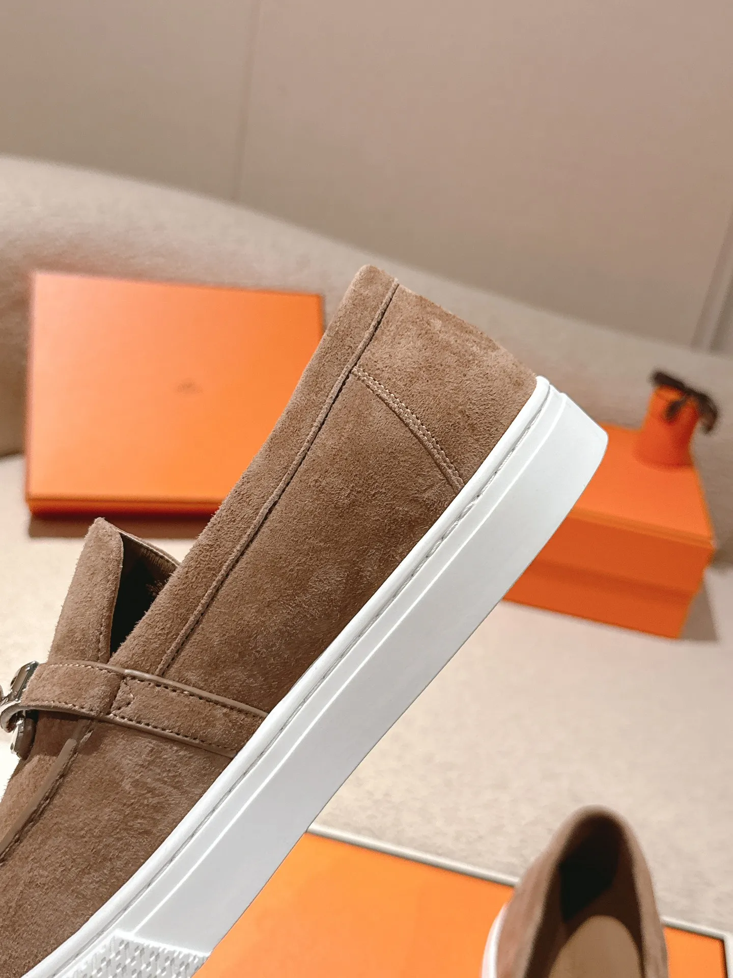 Men's shoes 💰640💰 Hermes# New Kelly buckle thick-soled loafers. Upper: cowhide/suede material. Lining: sheepskin lining. Outsole: exclusive molded outsole. Size: women's size 35-40, men's size 39-45 (female 41/male 46 customized, non-refundable)